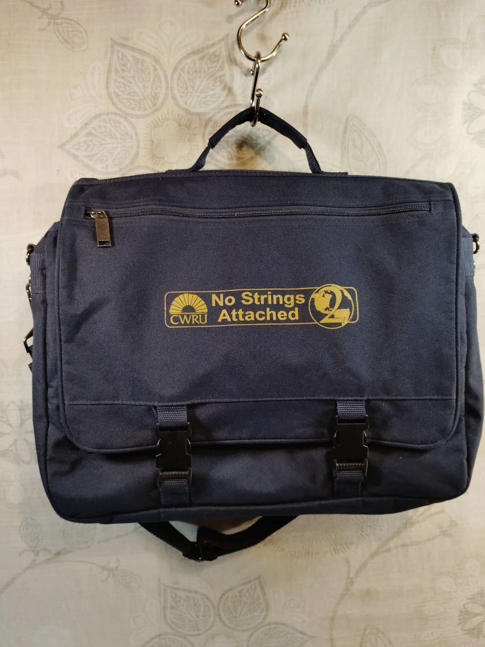 'No Strings Attached' Navy Expandable Messenger Bag